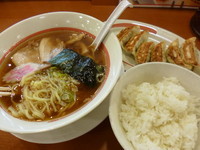 「極旨醤油らーめん（409円）+新ギョーザ（210円）+α」@幸楽苑 ひたちなか店の写真