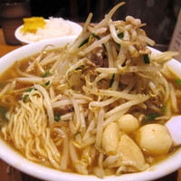 「ベトコンラーメン 680円 + ライス（ランチ時サービス）」@ベトコンラーメン新京 池袋店の写真