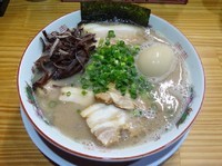 「チャーシュウめん（900円）＋味付玉子（100円）＋替玉」@博多長浜らーめん 天軒の写真