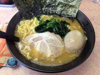 「らーめん・醤油＋味玉（￥680＋￥100）」@らーめん家 せんだい 羽沢店の写真