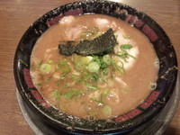 「とんこつラーメン」@無鉄砲 大阪店の写真