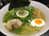 「うま塩らーめん 680円」@らーめん そら 炭火焼の写真