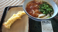 「かけうどん＋イカ天ぷら＝５８０円」@地粉屋 ネオパーサ駿河湾沼津SA(上り)店の写真