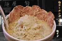 「旬らーめん　こってり（超ギダ）950円＋爆弾＆大蒜」@麺屋 旬の写真