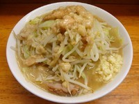 「小ラーメン（650円）麺硬めニンニクアブラ」@ラーメン二郎 立川店の写真