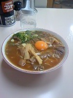 「中華そば（中）＋生卵」@中華そば いのたに 本店の写真
