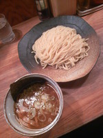 「つけ麺（中盛・つぶし生にんにく）７２０円」@つけ麺屋 やすべえ 渋谷店の写真