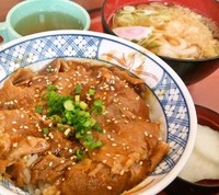 「焼肉丼ミニうどん付き？」@和風レストラン まるまつ 釜石店の写真