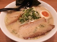 「濃厚とんこつ醤油 690円」@つけ麺 らーめん 春樹 東久留米店の写真