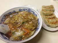 「レバーソバ＋ギョーザ、700円＋450円」@敦煌園の写真