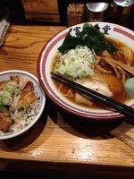 「中華そば(並)と肉ご飯」@松戸中華そば 富田食堂の写真