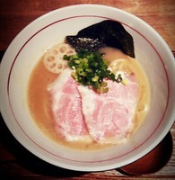 「Ｗ白湯ラーメン　８００円」@麺と心 7の写真