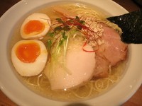 「鶏しおらーめん680円＋味玉トッピング100円」@らーめん専門 うしおととりの写真