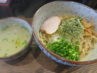 「自慢の和風まぜそば大盛りスープ付700円」@まぜそば 凜々亭 越谷分店の写真