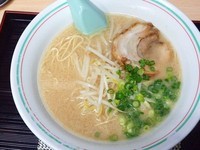 「博多とんこつラーメン」@博多龍龍軒 博多駅前本店の写真