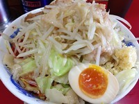 「激辛レッド（中 ）880円（ヤサイ・ニンニク・アブラ）」@モッコリ豚の写真