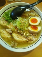 「鶏塩ラーメン（味玉トッピング）」@台湾まぜそば はなび 緑店の写真