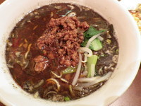 「黒担々麺と半炒飯セット」@天香樓の写真