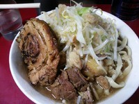 「小ラーメン＋巻きチャー ヤサイニンニクアブラ700+150円」@蓮爾 登戸店の写真