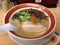 「黒 + 替玉」@博多らーめん 無双 大船店の写真