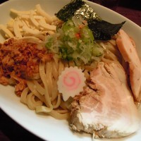 「濃厚まぜそば ￥800（平日のみ提供）」@喜多方ラーメンcafeざくろの写真