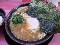 「ラーメン＋白半ライス　630＋60円」@王道家の写真