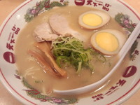 「こってり中華そば(700円)＋煮玉子(100円)」@天下一品 恵比寿店の写真