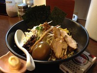 「丸得 鶏油の油そば + ガーリックバター」@TOKYO 鶏そば TOMOの写真