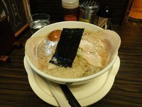 「こってりらーめんしょうゆ＋味玉」@らーめん屋 盛の写真