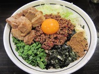 「台湾まぜそば（７５０円）＋ど肉」@麺屋 はなび 高畑本店の写真