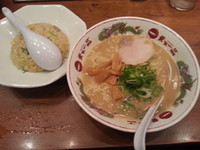 「チャーハン定食940円」@天下一品 大宮東口店の写真