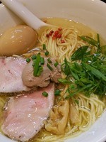 「【限定】水出し塩レバーペーストのせ750円＋和え玉100円」@おおぜき中華そば店の写真