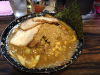 「【3周年記念】背脂煮干ｶﾚｰﾁｰｽﾞ魚粉どっぷりﾗｰﾒﾝ¥500」@丸め～背脂煮干～の写真