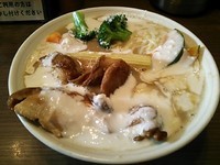 「【期間限定】クリームチーズと白味噌の冬仕立てラーメン750円」@INOSHOWの写真