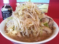 「小ラーメン豚入り￥750 ニンニクヤサイカラメ生玉子￥50」@ラーメン二郎 茨城守谷店の写真