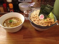 「黒つけ麺」@煮干し らーめん てのごい屋 生田店の写真