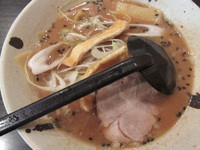 「赤味噌ハーフ　「450円」」@北海道らーめん奥原流 久楽 EQUiA北千住店の写真