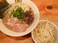 「博多そば＋ナムル風ゆでもやし＋替え玉（硬め）」@濃菜麺 井の庄の写真