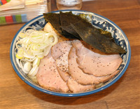 「ラーメン（全部乗せ＆ネギやや多め）」@兎に角 亀有店の写真