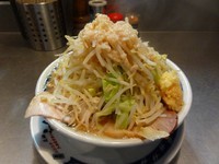 「ラーメン小　６５０円　細切れ豚70円　野菜マシ/ニンニク/脂」@らーめん大 蒲田店の写真