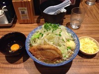 「カレーラーメンミニ＋チーズ＋生卵 ヤサイニンニク」@ラーメン燈郎の写真