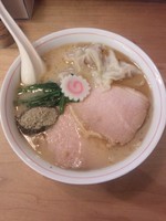 「【限定】信州味噌のニボミソワンタン麺 瀬戸内仕立て」@本枯中華そば 魚雷の写真