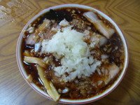 「ラーメン　７００円＋薬味　５０円」@梅乃家の写真