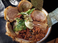 「辛特濃(ハード、大辛)＋麺大盛り＋チャーシュー４枚」@麺家 うえだの写真