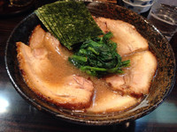 「豚骨醤油ラーメン680円 ＋ チャーシュー200円」@麺屋 優創の写真