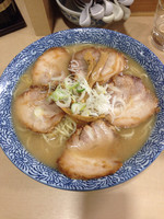 「チャーシューメン➕中盛➕小ライス➕麺硬め」@長州ラーメン 万龍軒 富士見店の写真