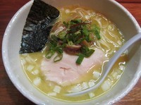 「限定　烏骨鶏の白湯そば（１０００円）＋〆ライス」@麺や 福一の写真