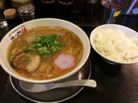 「和歌山ラーメン源味(もとあじ)680×大盛100×ライス大盛ラン」@紀州和歌山ラーメン まっち棒 千種店の写真
