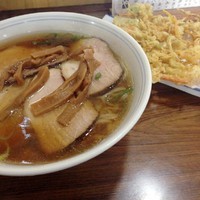 「チャーシューメン　780円　かきあげ　150円」@せとやの写真