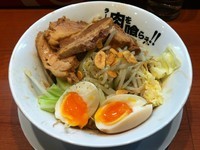 「汁なしそば黒：800円」@ラーメン 肉を喰らえ！！ 日吉総本店の写真